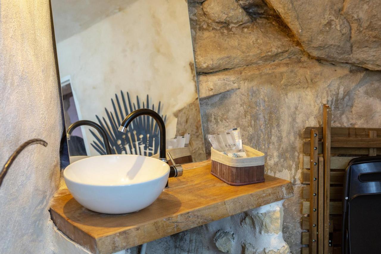 Fortress Jacuzzi Suites Шатіва Екстер'єр фото