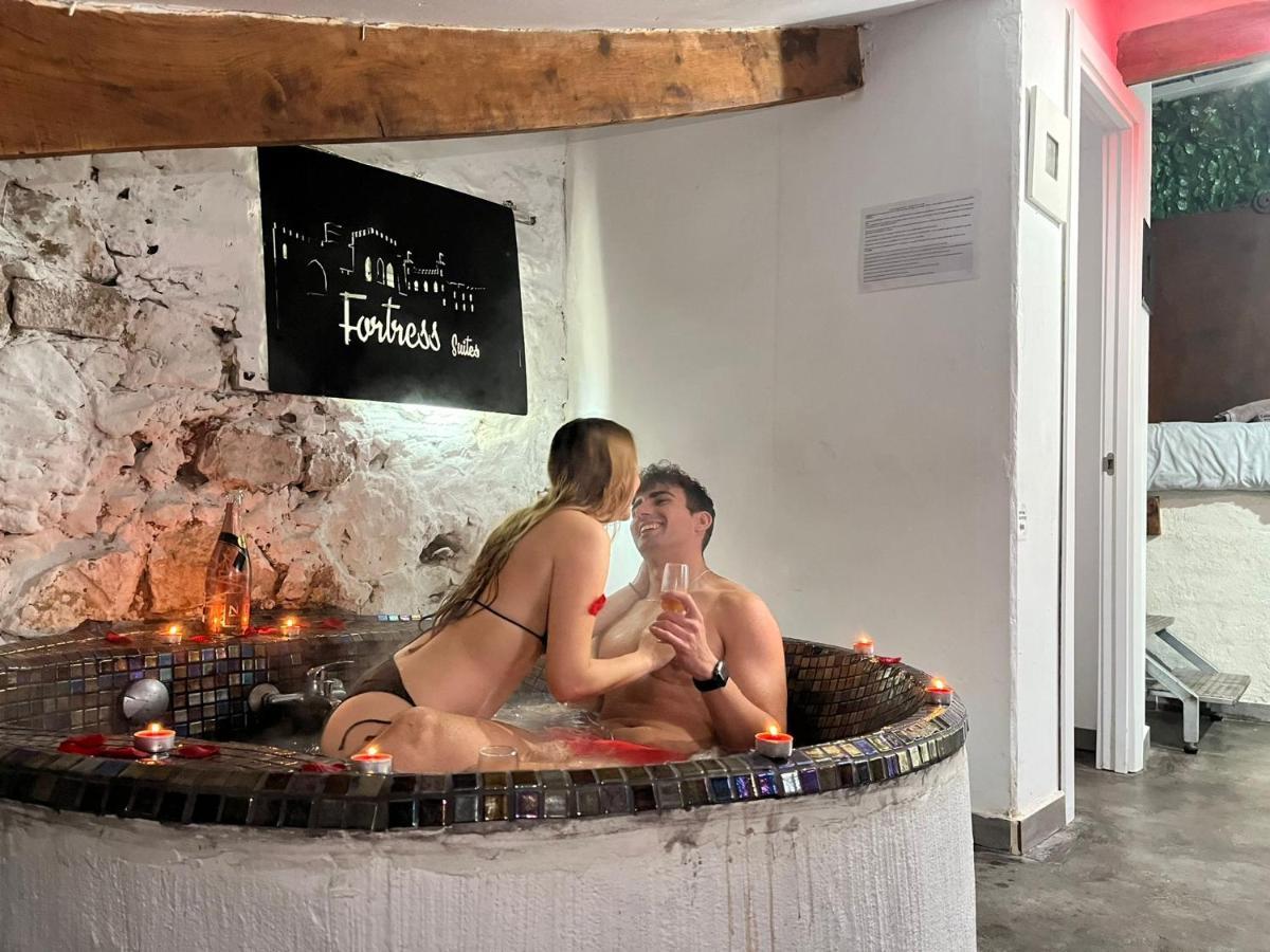 Fortress Jacuzzi Suites Шатіва Екстер'єр фото