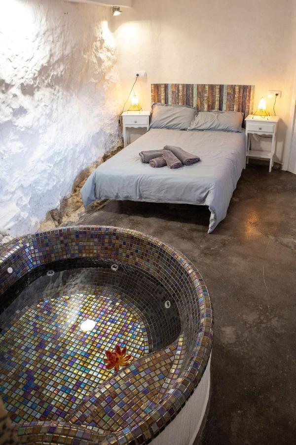 Fortress Jacuzzi Suites Шатіва Екстер'єр фото