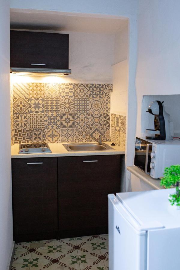 Fortress Jacuzzi Suites Шатіва Екстер'єр фото