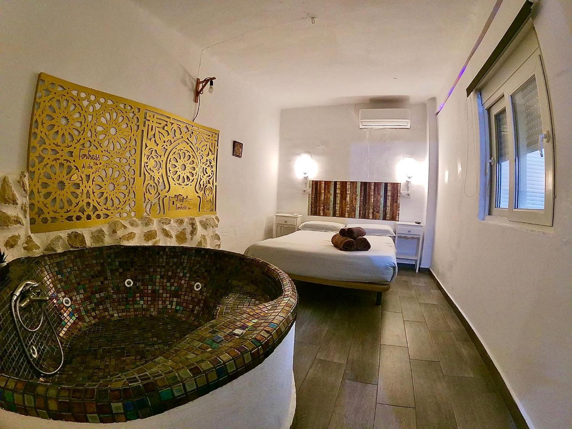 Fortress Jacuzzi Suites Шатіва Екстер'єр фото