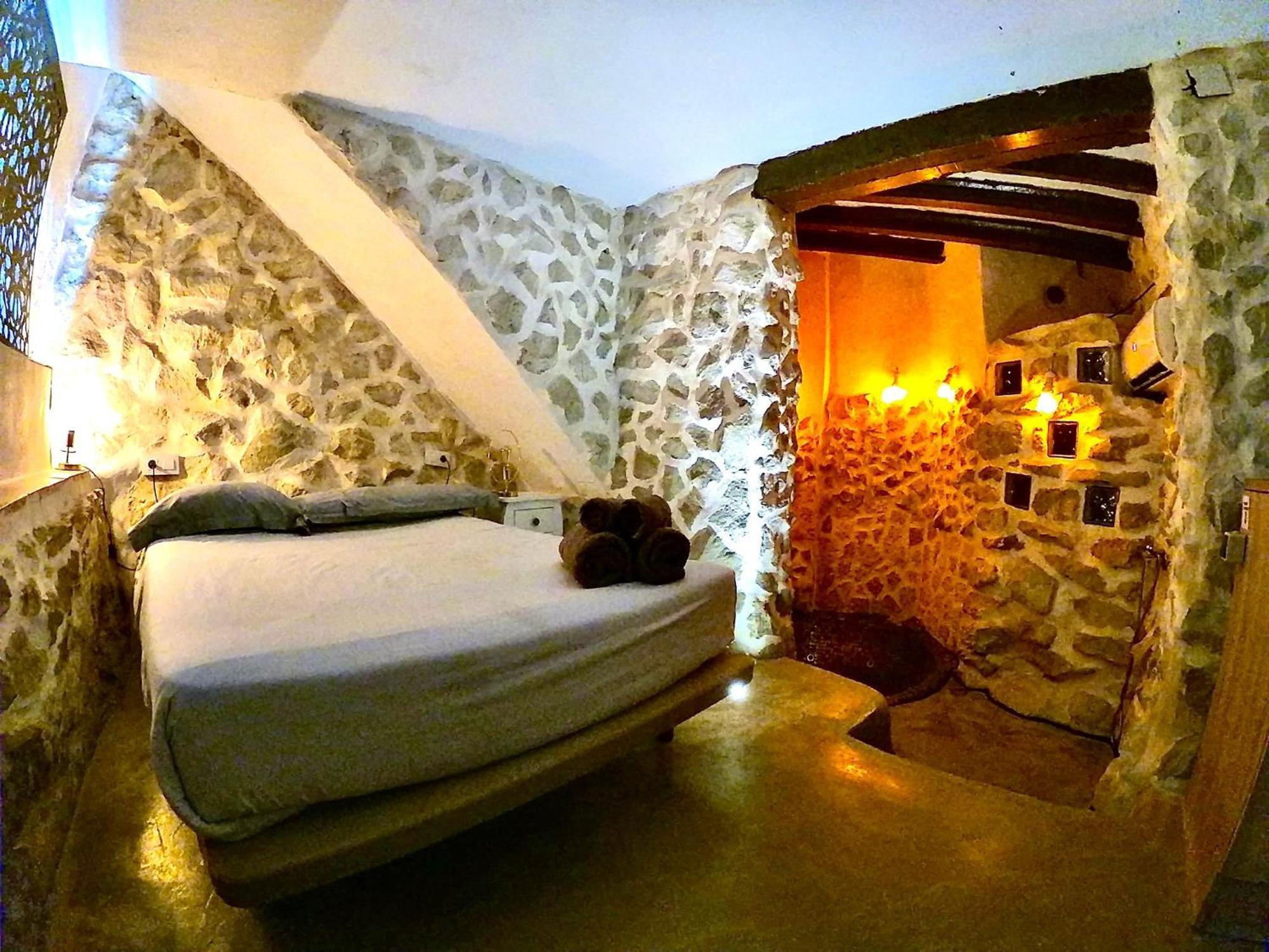 Fortress Jacuzzi Suites Шатіва Екстер'єр фото